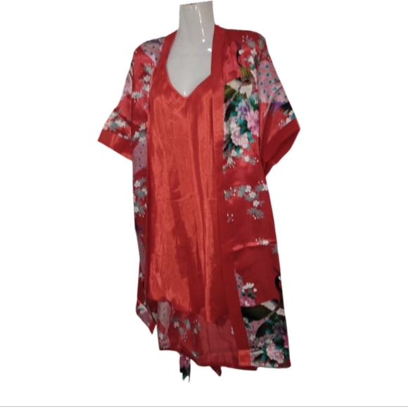 Red chemise and robe set - Picture 5 of 10